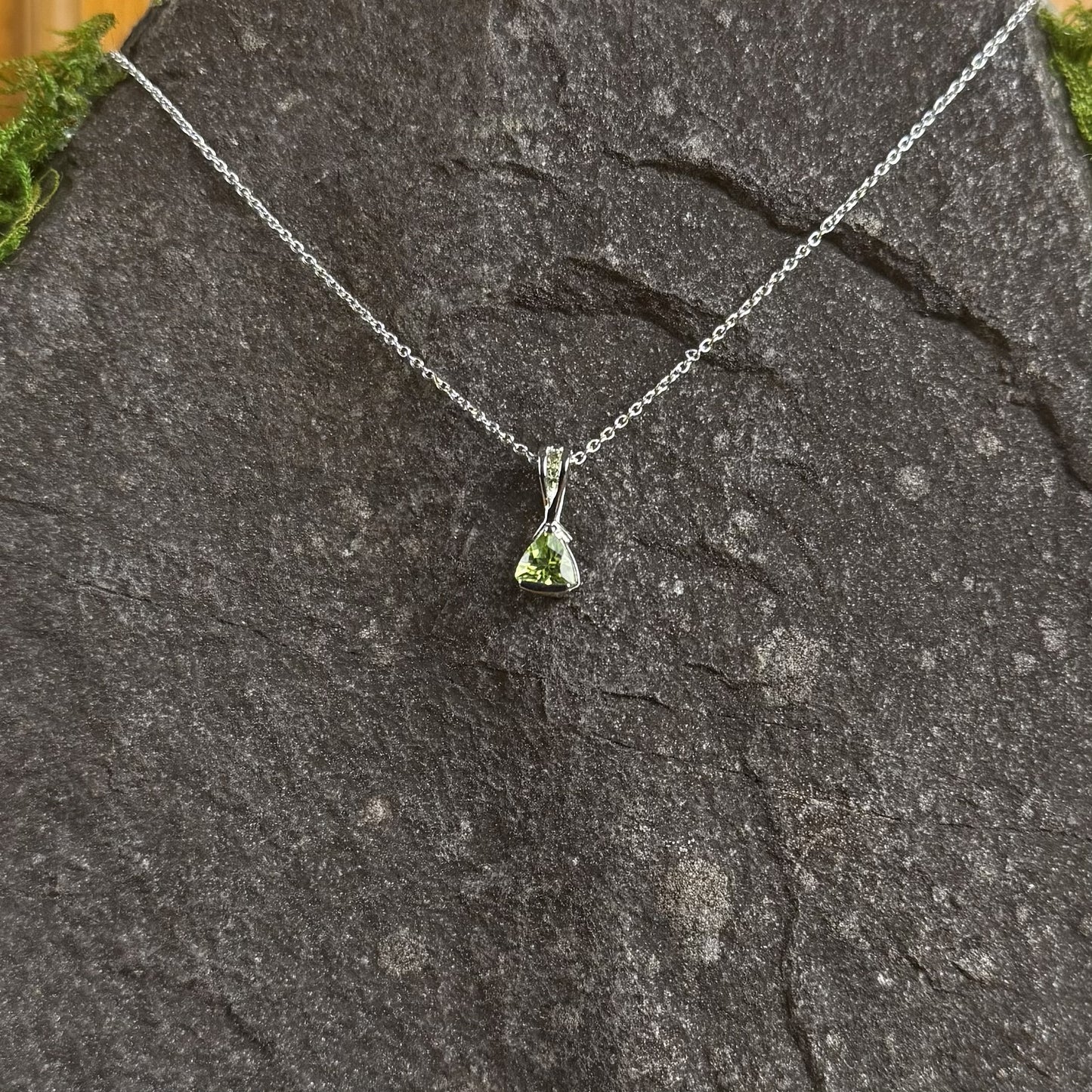 0.77ct Genuine Peridot Pendant with Chain